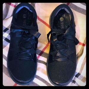 Bzees “Inspire” Casual Sneakers